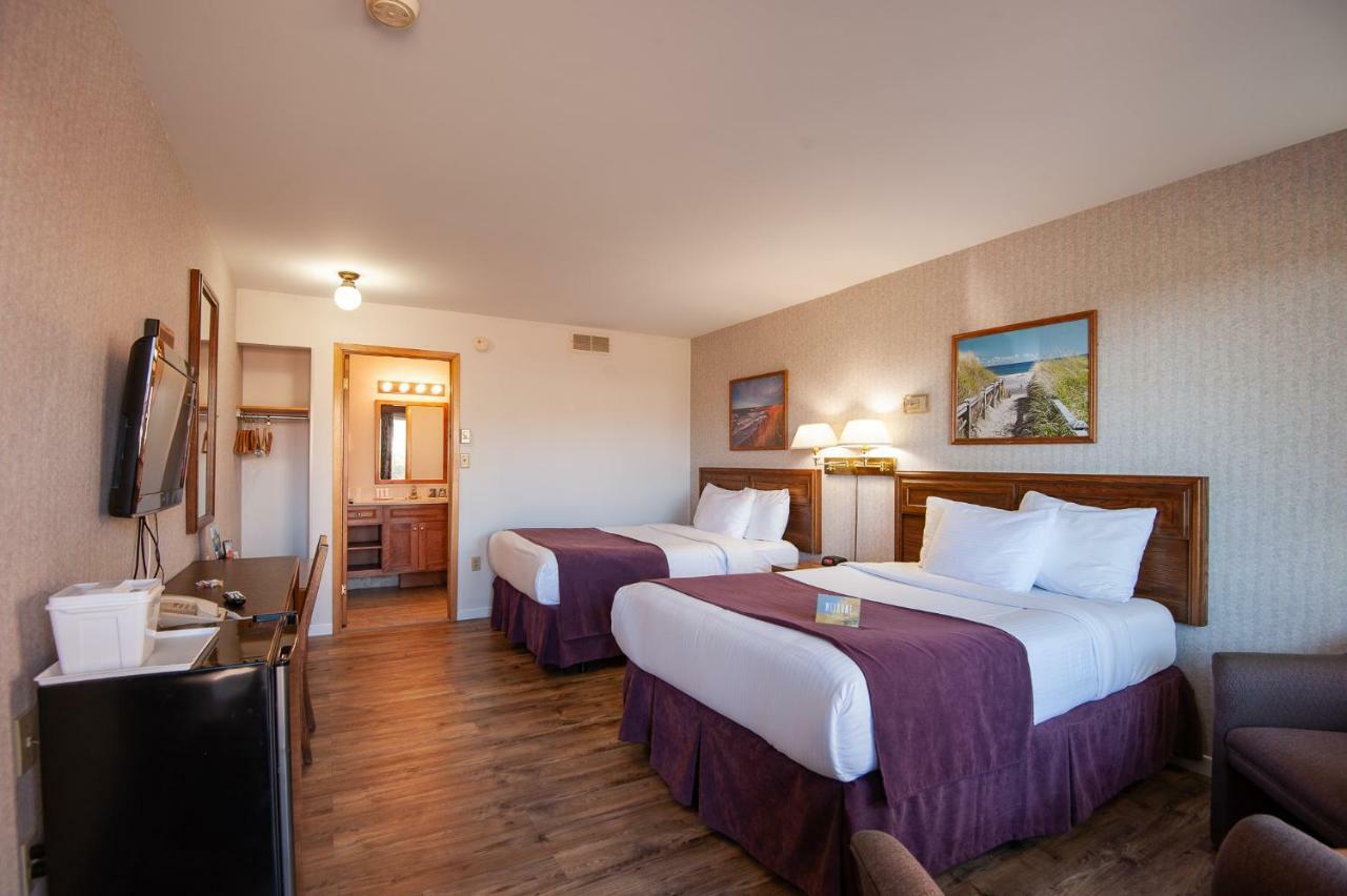 Dutch Inn Cornwall Екстериор снимка